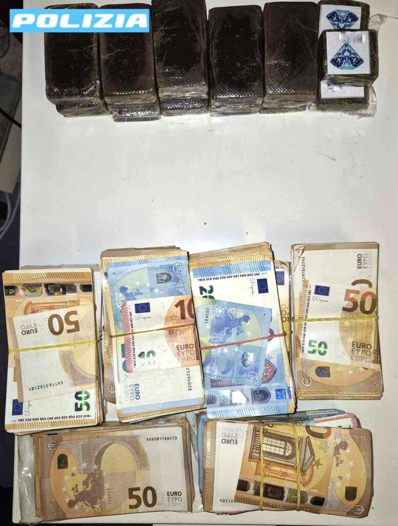 Milano, 81mila euro e 1,7 kg di hashish due arresti della Polizia di Stato