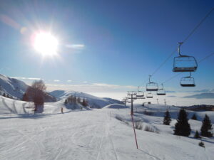 Montecampione, un inverno di sport e divertimento dallo sci allo yoga, passando per après ski ed escursioni