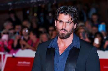 Non solo Can Yaman almeno 7 vip tra fermi nel maxi blitz per droga e prostituzione