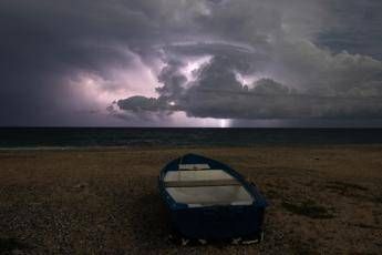 Nubifragi mareggiate e burrasca e massima allerta le previsioni meteo