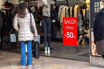 Oggi iniziano i saldi invernali 2026 dai cambi ai pagamenti cosa ce da sapere