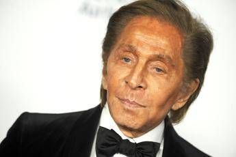 Roma saluta Valentino oggi i funerali a piazza della Repubblica Roma saluta Valentino oggi i funerali a piazza della Repubblica