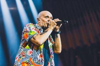 Sanremo Max Pezzali protagonista tutte le sere sulla nave del festival