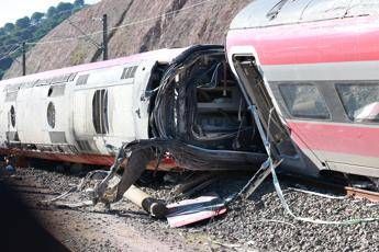 Scontro tra treni in Spagna il rapporto sullincidente Frattura rotaia possibile causa