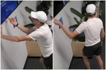 Sinner vuole vedere Musetti ma litiga con la tv agli Australian Open