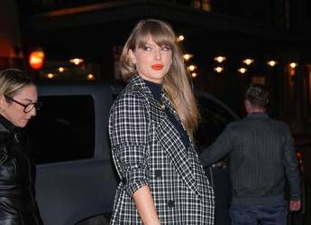 Taylor Swift entra nella Songwriters Hall of Fame e fa la storia e lartista piu giovane