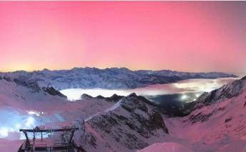 Tempesta solare colpisce la Terra e la piu potente degli ultimi 20 anni e laurora boreale illumina i cieli