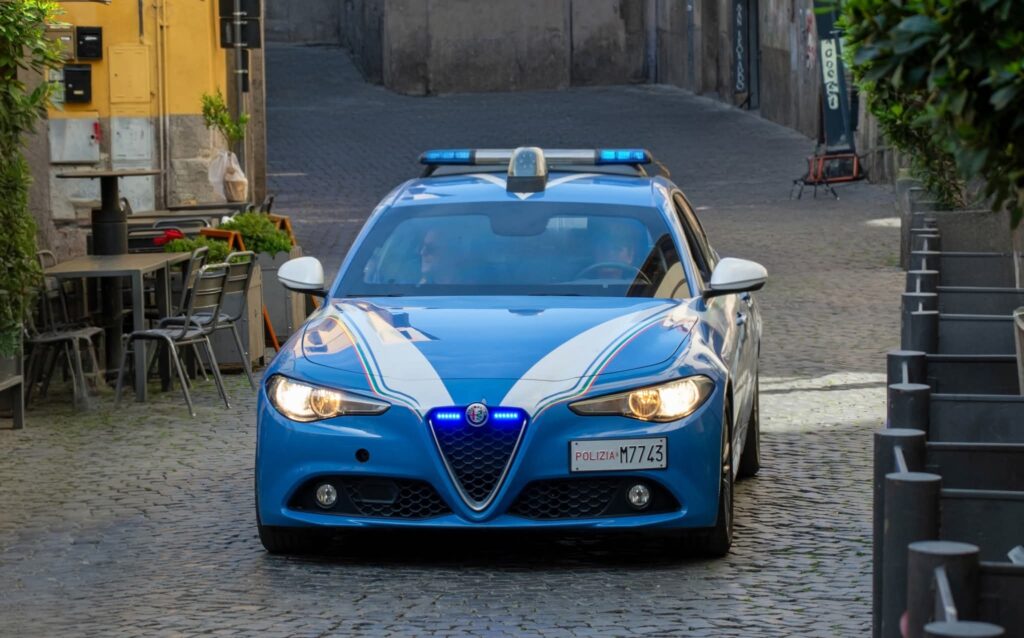 Ubriaco aggredisce i sanitari e li minaccia di morte arrestato