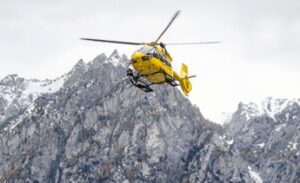 Valanga a Courmayeur quattro sciatori coinvolti un ferito Valanga a Courmayeur quattro sciatori coinvolti un ferito