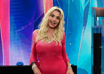 Valeria Marini la truffa alla madre Grazie alla fede ne siamo uscite Valeria Marini la truffa alla madre Grazie alla fede ne siamo uscite