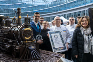 Winter Games Express e il treno di cioccolato piu lungo del mondo Winter Games Express è il treno di cioccolato più lungo del mondo