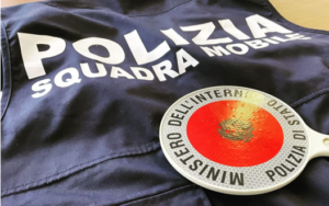 Accerchia, aggredisce e rapina un giovane tendendogli una trappola. Polizia di Stato arresta giovane pregiudicato bresciano