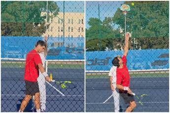 Alcaraz il servizio migliora. E lui lo allena. a canestro