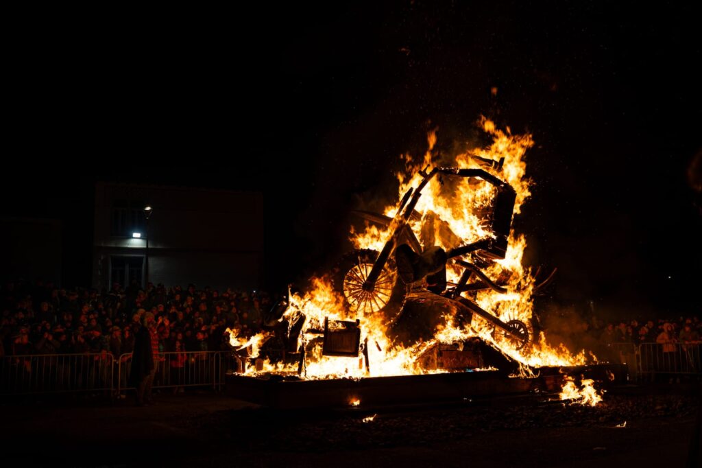 Arrivederci Zenerù migliaia ad Ardesio per cacciare l’inverno