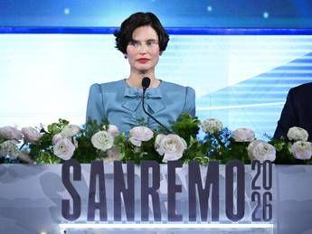 Bianca Balti a Sanremo 2026 Iannelli Favo Da coraggio. La vita cambia forma ma puo tornare a brillare 1