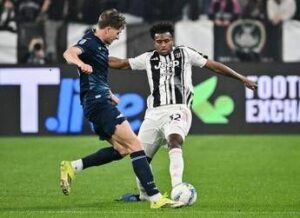 Cabal si scontra con Gila Spalletti chiede rigore e arbitro annulla il gol proteste in Juventus Lazio Cabal si scontra con Gila Spalletti chiede rigore e arbitro annulla il gol proteste in Juventus Lazio