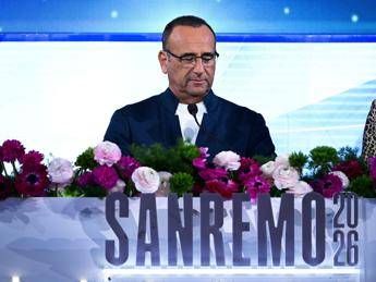 Carlo Conti replica a Gassmann Equivoco nessun divieto per i parenti sul palco Carlo Conti replica a Gassmann Equivoco nessun divieto per i parenti sul palco