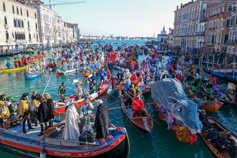 Carnevale di Venezia apertura con lo scoppio della Pantegana Carnevale di Venezia apertura con lo scoppio della Pantegana