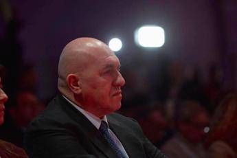 Crosetto bloccato a Dubai volo cancellato dopo attacco Usa allIran