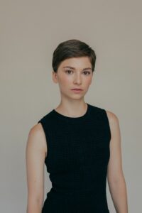 Divina Umanità 2026 al Teatro delle Ali di Breno “Interrogatorio a Maria” con Maria Chiara Arrighini