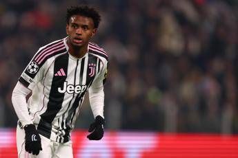 Due gialli in pochi minuti Cabal espulso in Galatasaray Juventus Due gialli in pochi minuti Cabal espulso in Galatasaray Juventus