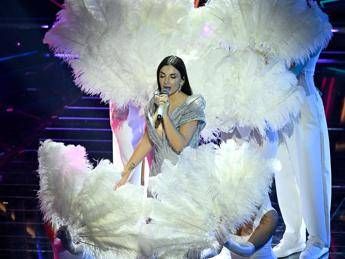 Elettra Lamborghini a caccia di punti per FantaSanremo Qua non vinco un tubo