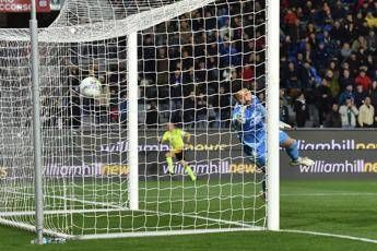 Fullkrug tocca di mano Rabiot segna gol annullato al Milan contro il Pisa Fullkrug tocca di mano Rabiot segna gol annullato al Milan contro il Pisa
