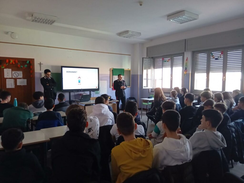 Incontri sulla legalità nelle scuole di Caravaggio i Carabinieri a confronto con 106 studenti
