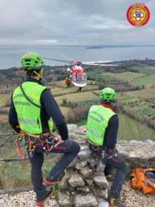Manerba del Garda, donna trovata senza vita alla Rocca intervento del Soccorso alpino