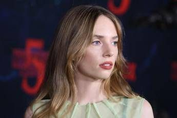 Maya Hawke si e sposata alla cerimonia i colleghi di Stranger Things Le immagini Maya Hawke si e sposata alla cerimonia i colleghi di Stranger Things Le immagini