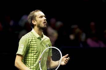 Medvedev show a Rotterdam contro. le palline