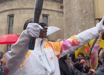 Milano Cortina Snoop Dogg tedoforo a sorpresa sotto la neve finta