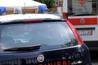 Napoli 12enne accoltellato al polmone in casa il padre tenta il suicidio