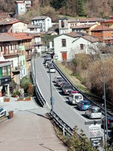 PONTE NOSSA (BG) – Investimento di un pedone in via Europa lunghe code e traffico rallentato
