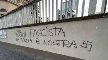 Righi fascista liceo chiuso per atti vandalici. Il preside Pura brutalita