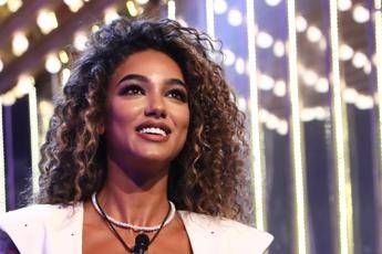 Samira Lui oggi a Verissimo il padre assente lamore con Luigi e il successo Samira Lui oggi a Verissimo il padre assente lamore con Luigi e il successo