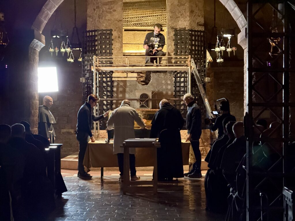 San Francesco d'Assisi, l’estumulazione filmata per la prima volta in 800 anni
