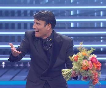 Sanremo 2026 Sal Da Vinci commosso standing ovation con Per sempre si
