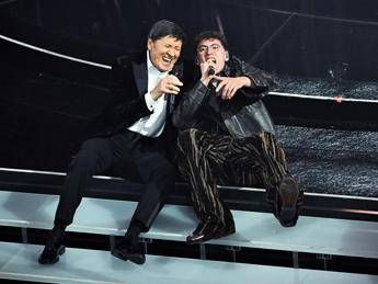 Sanremo 2026 Tredici Pietro chi e il gran finale dopo il duetto con papa Morandi