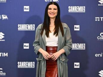 Sanremo sorpresa per Laura Pausini prima del debutto il gesto della figlia Sanremo sorpresa per Laura Pausini prima del debutto il gesto della figlia