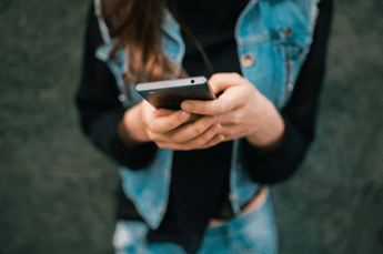 Sempre piu online ma sempre piu soli il paradosso dei ragazzi social Sempre piu online ma sempre piu soli il paradosso dei ragazzi social