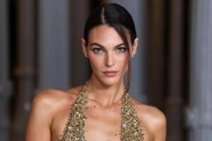 Vittoria Ceretti dallamore con DiCaprio alla cerimonia di Milano Cortina chi e la top model Vittoria Ceretti dallamore con DiCaprio alla cerimonia di Milano Cortina chi e la top model