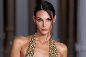 Vittoria Ceretti dallamore con DiCaprio alla cerimonia di Milano Cortina chi e la top model Vittoria Ceretti dallamore con DiCaprio alla cerimonia di Milano Cortina chi e la top model