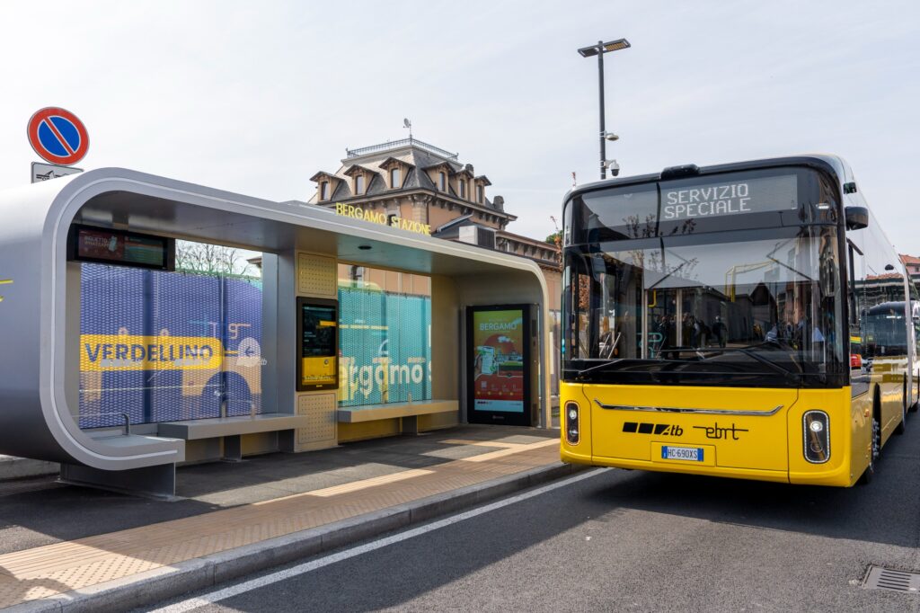 e-BRT Bergamo–Dalmine–Verdellino: svelati autobus e pensiline del nuovo sistema elettrico