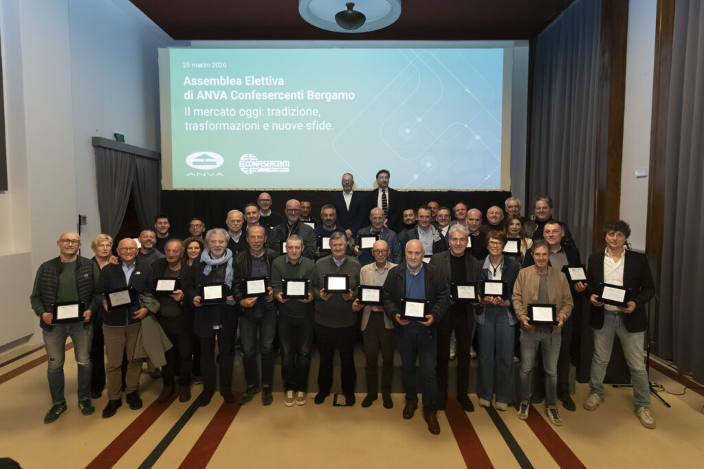 ANVA Confesercenti Bergamo Antonio Caffi riconfermato presidente degli ambulanti
