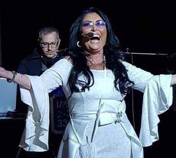 Addio a Cinzia Oscar voce della canzone napoletana aveva 63 anni Addio a Cinzia Oscar voce della canzone napoletana aveva 63 anni