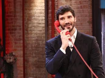 Affari Tuoi puntata record accetta lofferta dopo pochi minuti e torna a casa con 15 mila euro Affari Tuoi puntata record accetta lofferta dopo pochi minuti e torna a casa con 15 mila euro