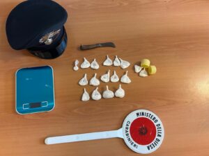 Almè, fuga dopo il controllo inseguimento e arresto, sequestrati oltre 35 grammi di cocaina