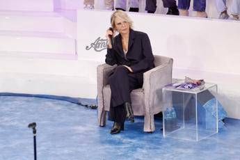 Amici oggi domenica 1 marzo gli ospiti di Maria De Filippi Amici oggi domenica 1 marzo gli ospiti di Maria De Filippi