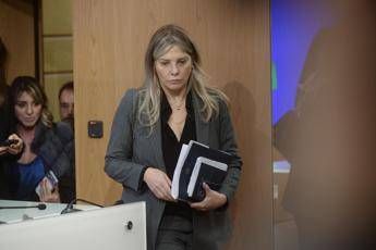 Anche il capo di gabinetto deve farsi autorizzare per interventi pubblici il caso Bartolozzi diventa un giallo